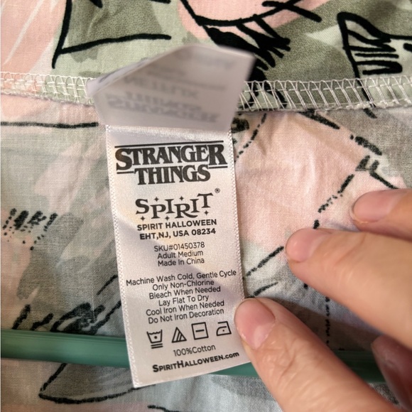 3/$20 Stranger Things Netflix Hopper Pink and Green Button Down Shirt - Picture 4 of 5